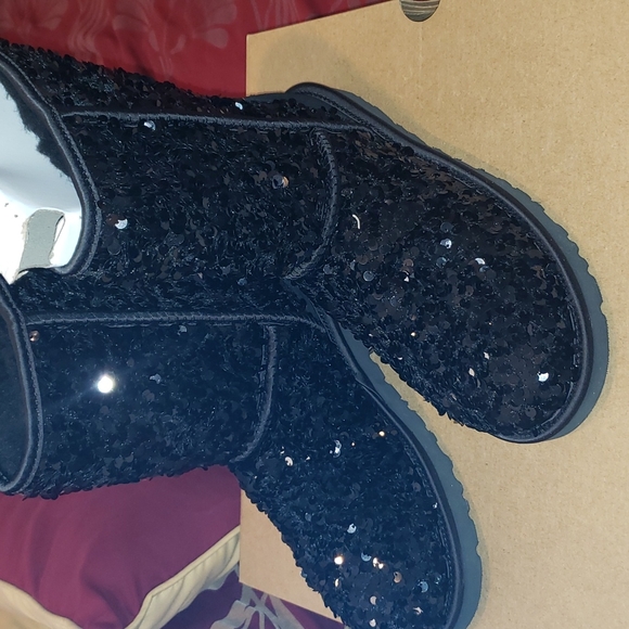 NEW UGG Classic Short Chunky Sequin black..size 7 - Picture 6 of 7